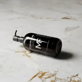Black Pump Bottle Featuring an Eucalyptus Plant 02